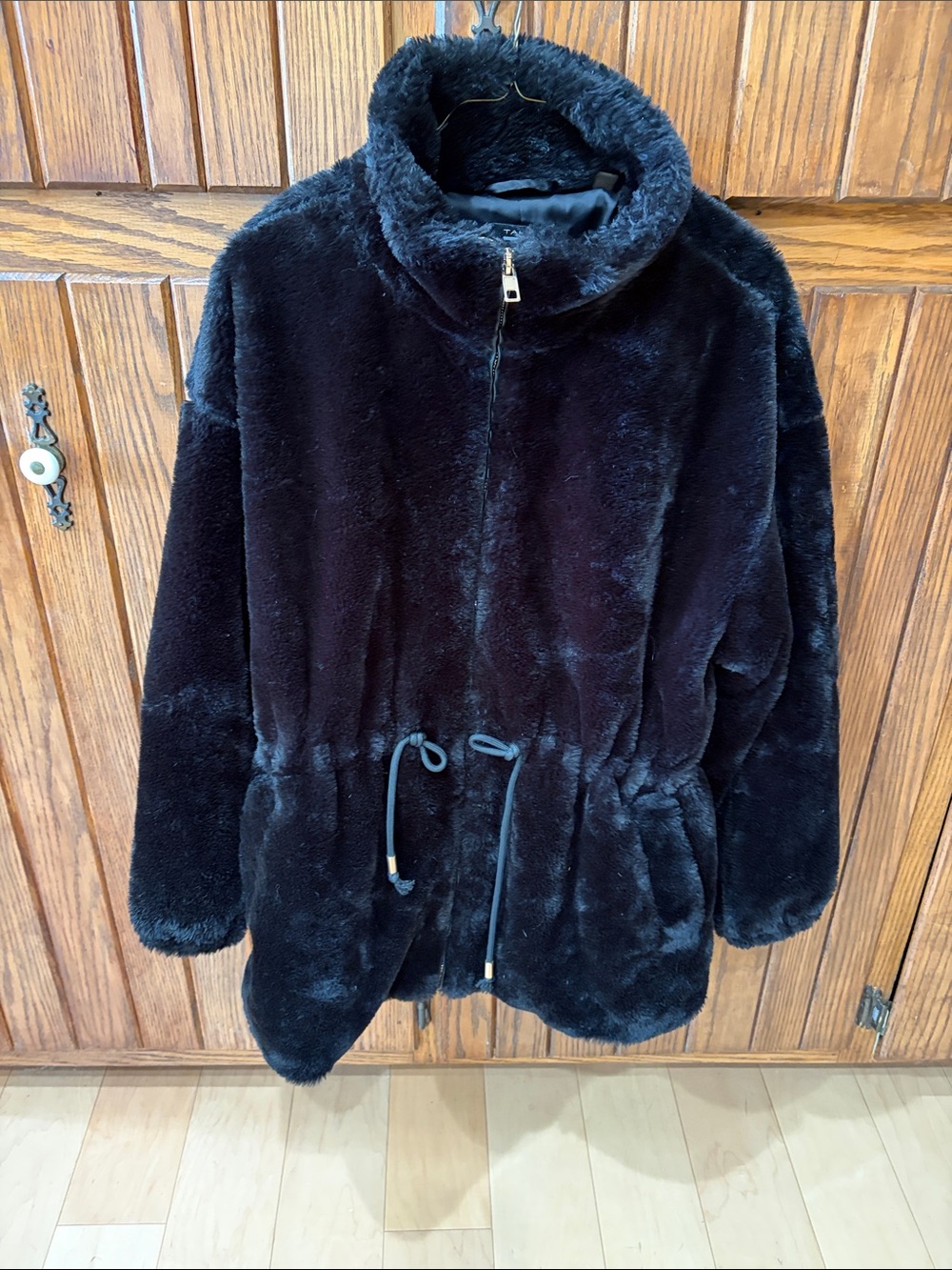 Tahari Black Plush Faux-Fur Teddy Jacket with Drawstring Waist
1X Size